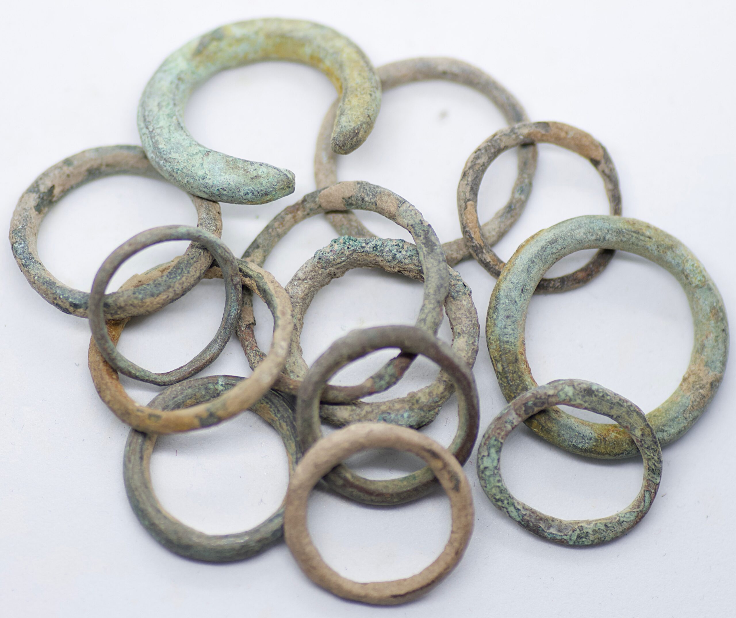 Group of 13 Bronze Ancient rings and earrings