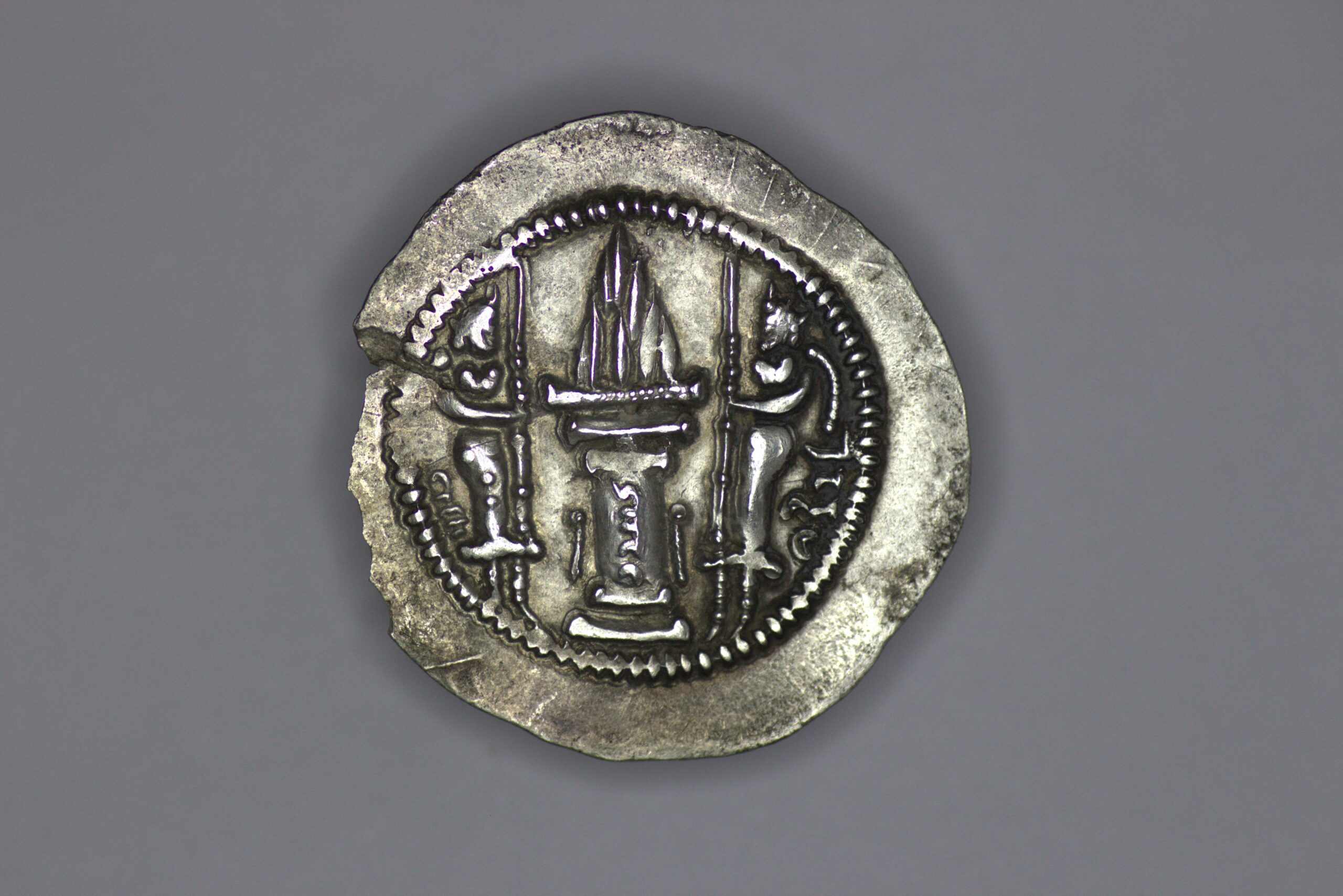 Sasanian Empire. Yazdgard II (438-457). AR Drachm - Image 3