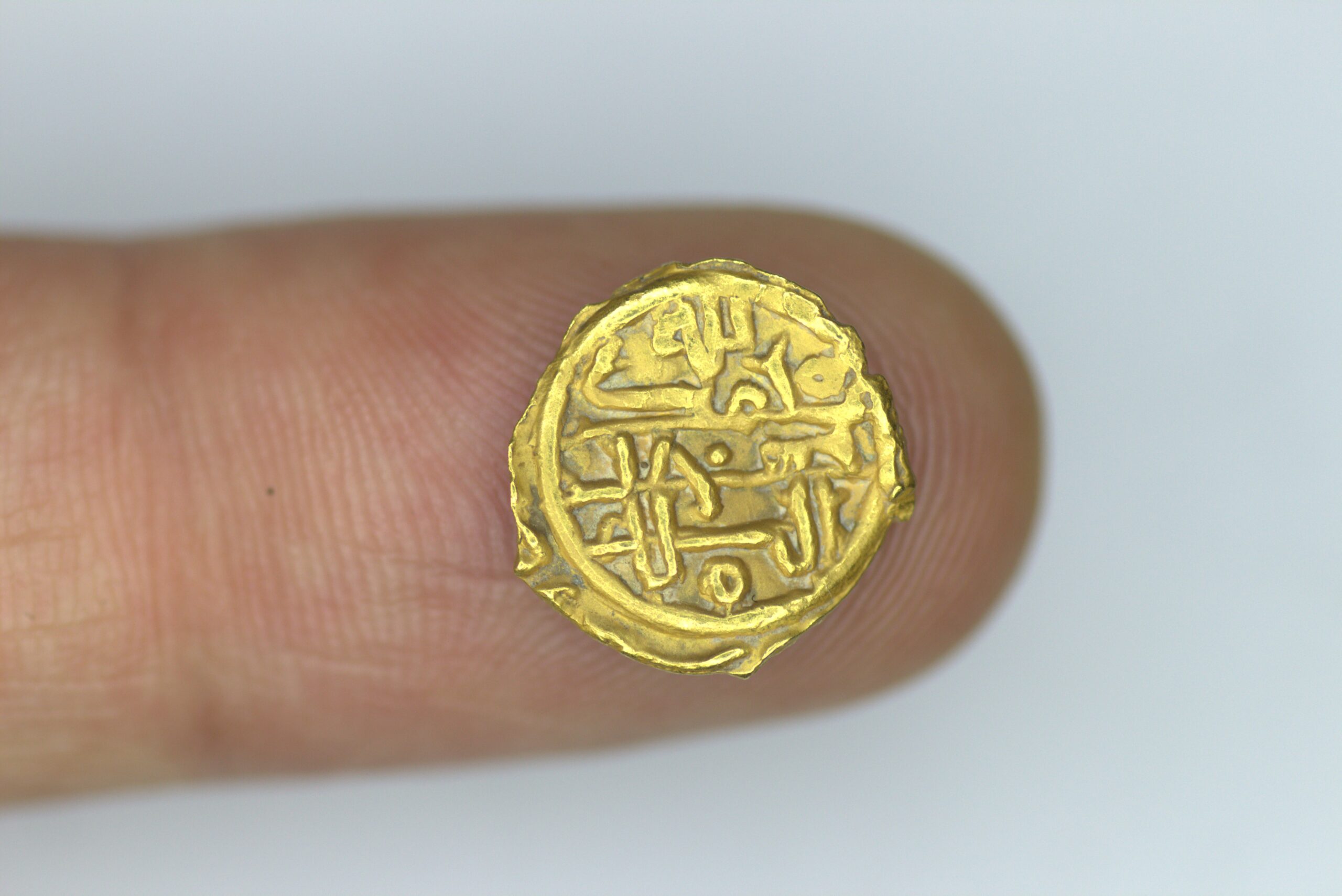 Saffarids. Khalaf b. Ahmad (AD 981-1003). AV Fractional Dinar. Sijistan . AH 370 - Image 2