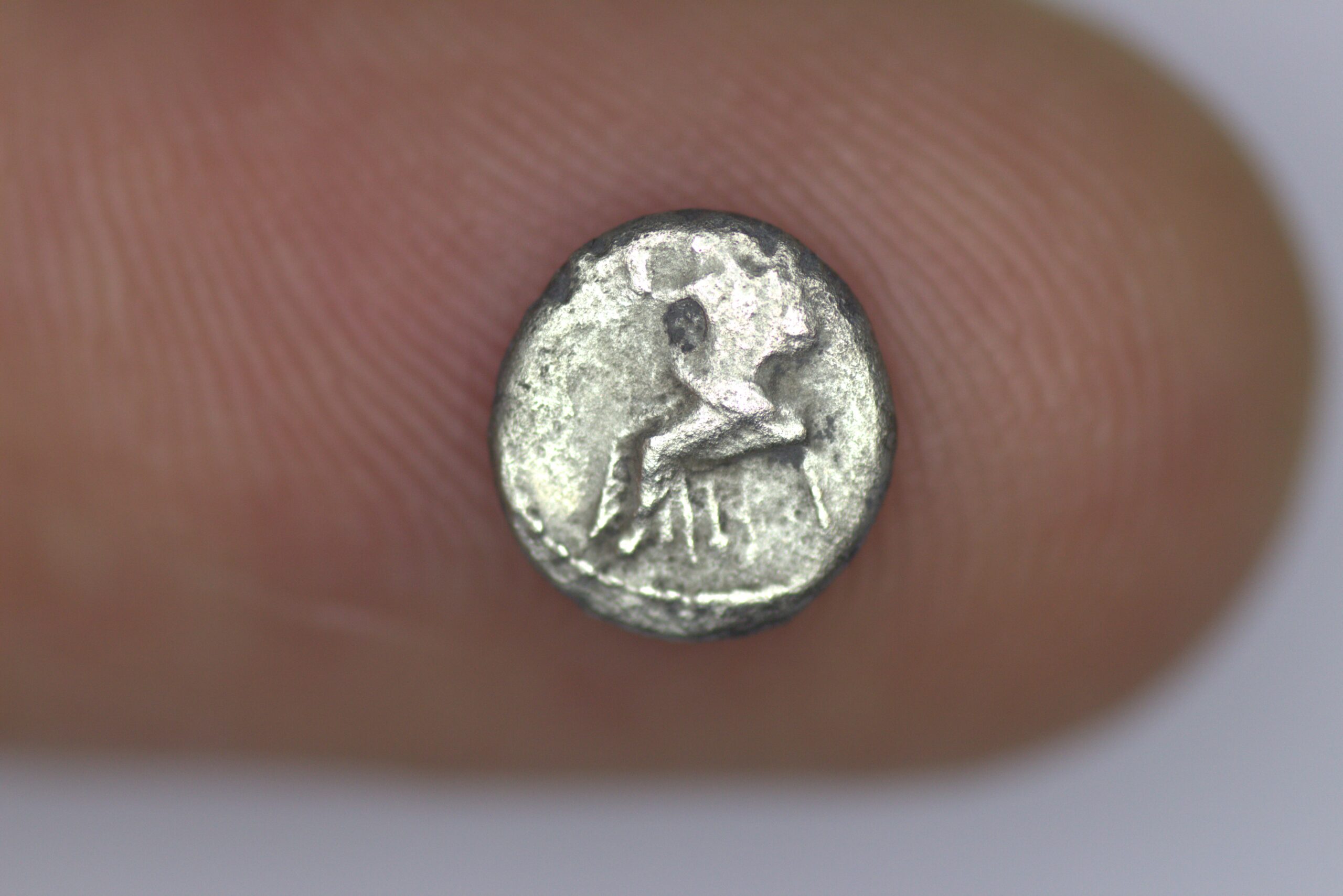 Uncertain satraps of Babylon (Circa 328-311 BC). AR Obol - Image 2